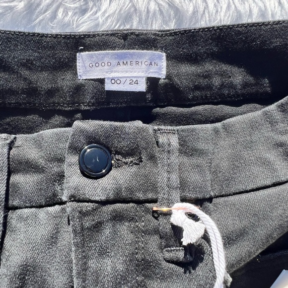 Good American Good Legs Step Hem Jeans - Picture 4 of 8